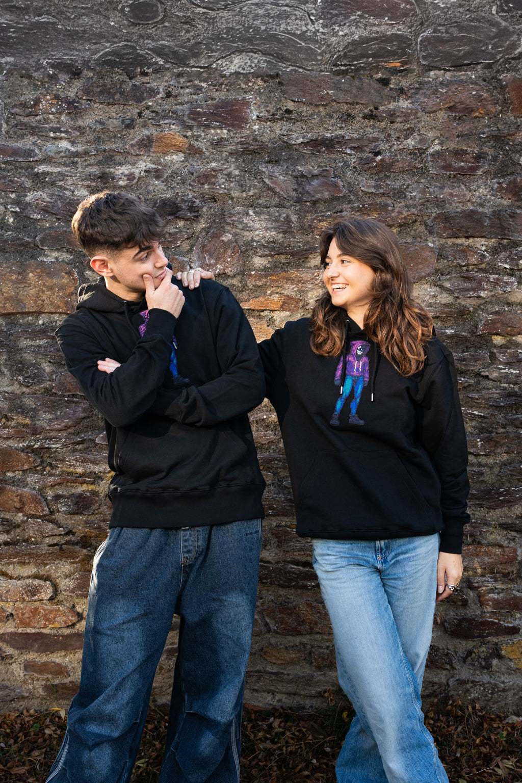 Hoodie Naeleck porté par Théo et Melissa