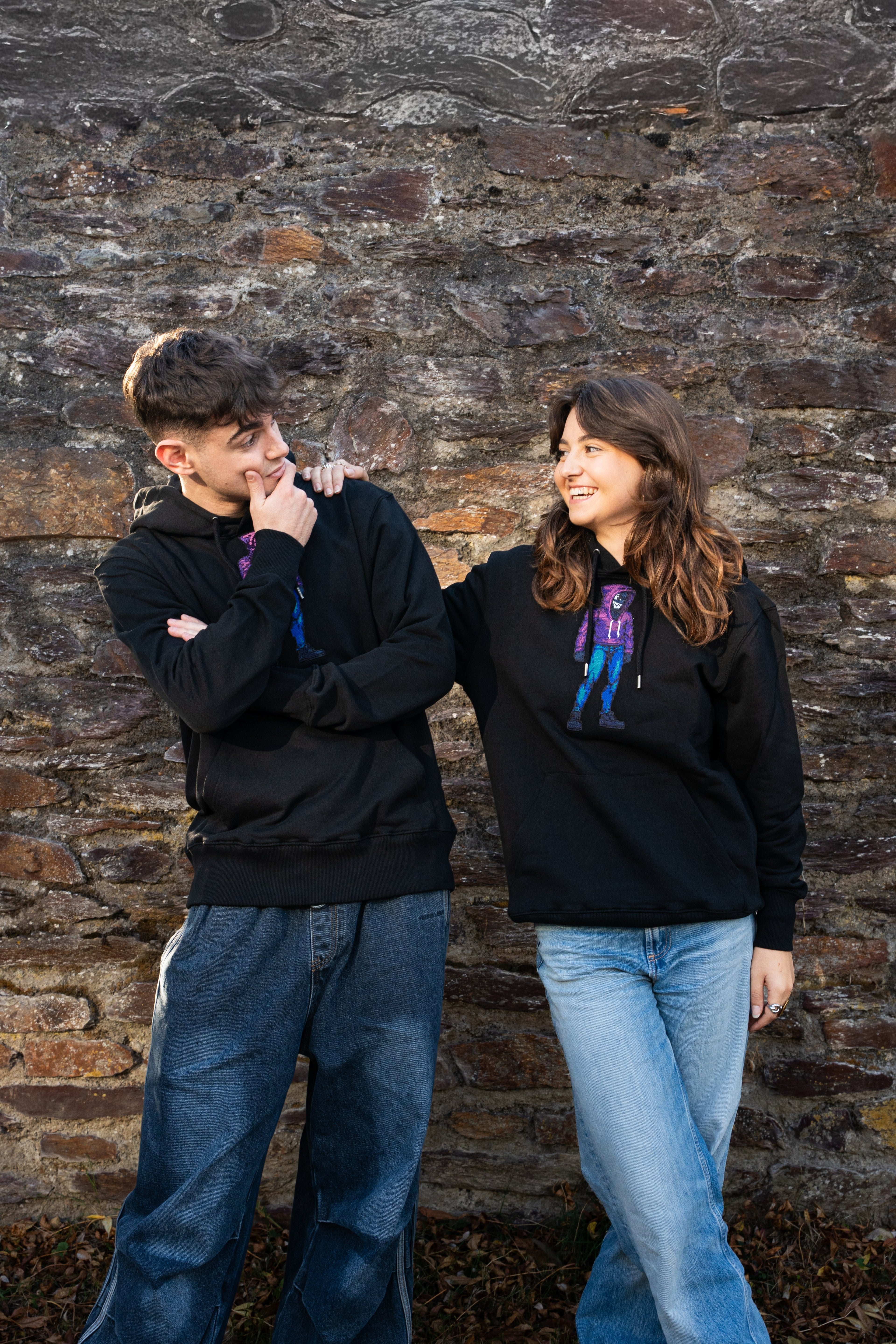 Hoodie Naeleck porté par Théo et Melissa