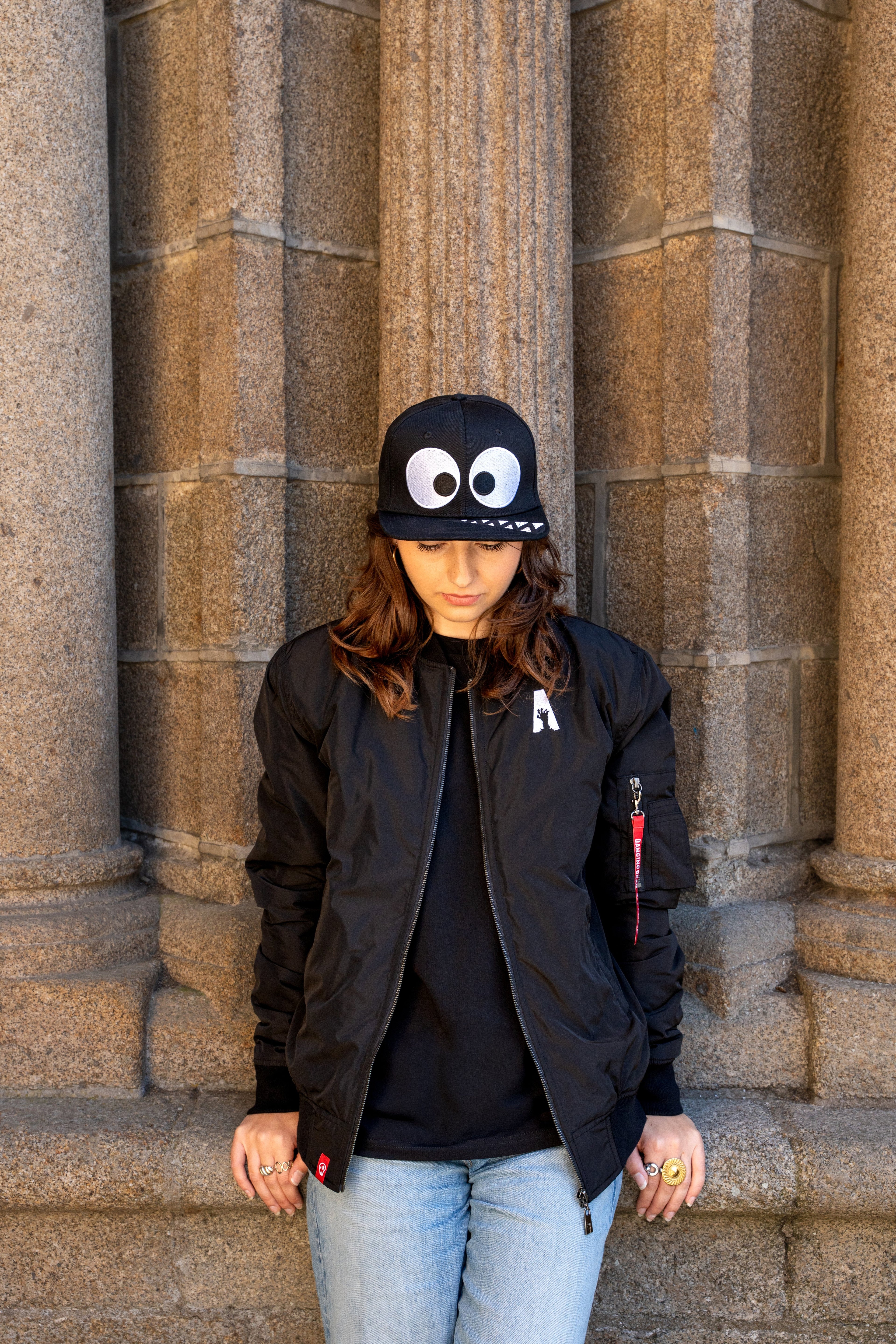 Casquette snapback Naeleck portée par Melissa